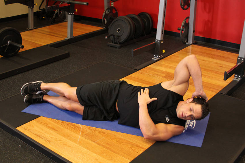 Plancha lateral: técnica para oblicuos, cuánto tiempo aguantar y errores — posición inicial